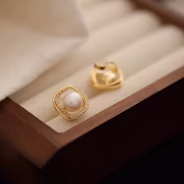 Luxury Pearl Earrings - Image 3